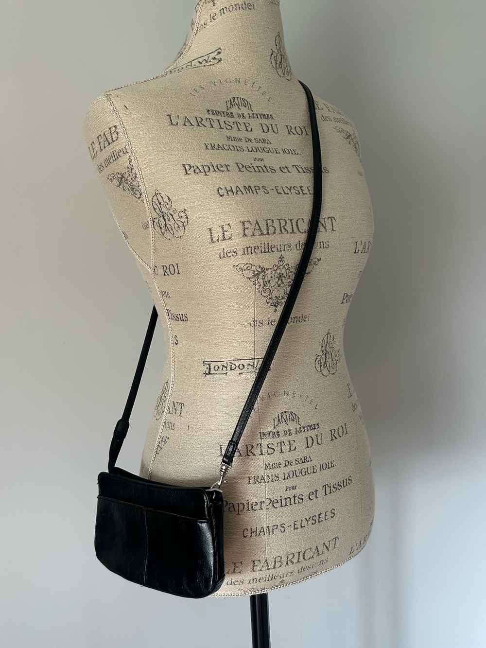 Clarks England Small Black Leather Wallet Crossbody Organizer Bag